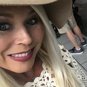 Meet your Posher, Melissa